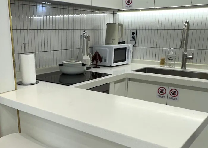 Seogyo Stay, 4min To Mangwon Station *